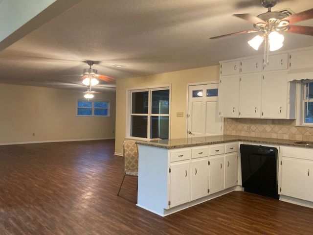 281 Lakeside Drive, China Spring, TX 76633