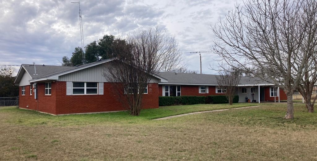 281 Lakeside Drive, China Spring, TX 76633