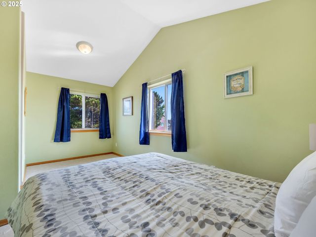 646 NECANICUM Dr, Seaside, OR 97138