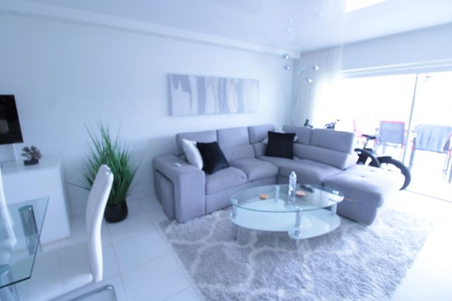 470 Paradise Isle Boulevard 302, Hallandale Beach, FL 33009