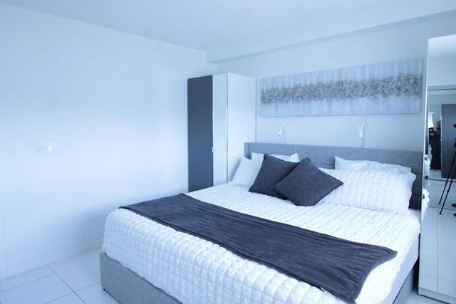 470 Paradise Isle Boulevard 302, Hallandale Beach, FL 33009