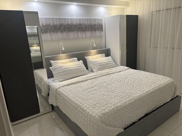 470 Paradise Isle Boulevard 302, Hallandale Beach, FL 33009