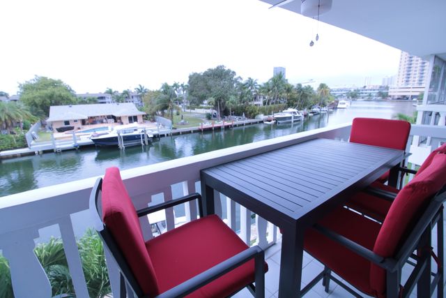 470 Paradise Isle Boulevard 302, Hallandale Beach, FL 33009