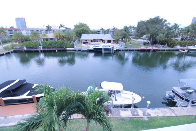 470 Paradise Isle Boulevard 302, Hallandale Beach, FL 33009