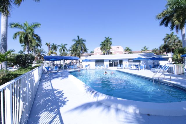 470 Paradise Isle Boulevard 302, Hallandale Beach, FL 33009