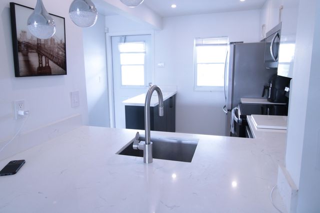 470 Paradise Isle Boulevard 302, Hallandale Beach, FL 33009