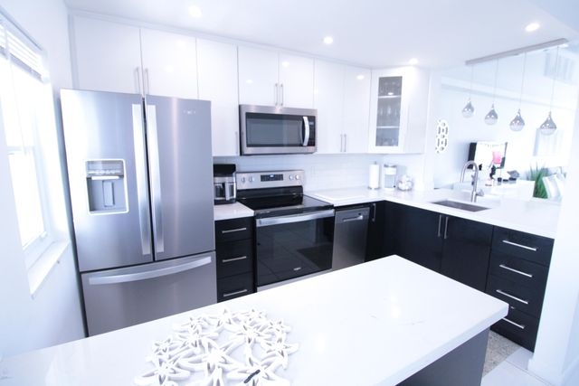 470 Paradise Isle Boulevard 302, Hallandale Beach, FL 33009