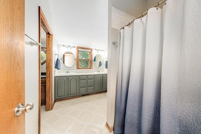 N108W16351 Scarlet DRIVE, Germantown, WI 53022