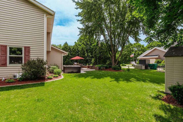 N108W16351 Scarlet DRIVE, Germantown, WI 53022