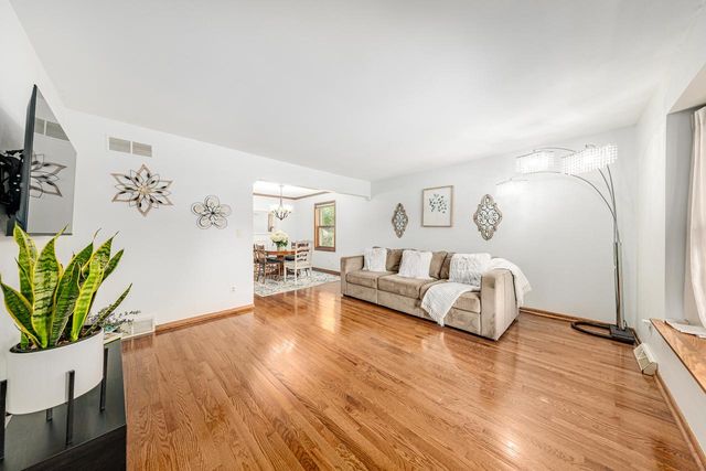 N108W16351 Scarlet DRIVE, Germantown, WI 53022