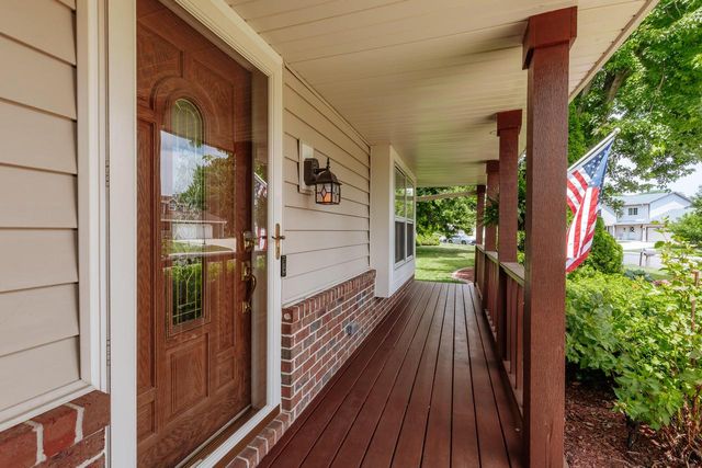 N108W16351 Scarlet DRIVE, Germantown, WI 53022