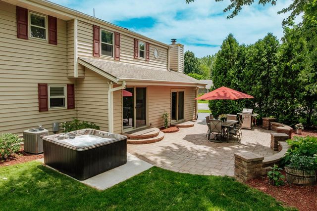 N108W16351 Scarlet DRIVE, Germantown, WI 53022