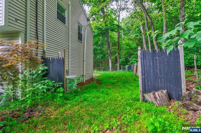 22 Karen Road, Vernon, NJ 07422