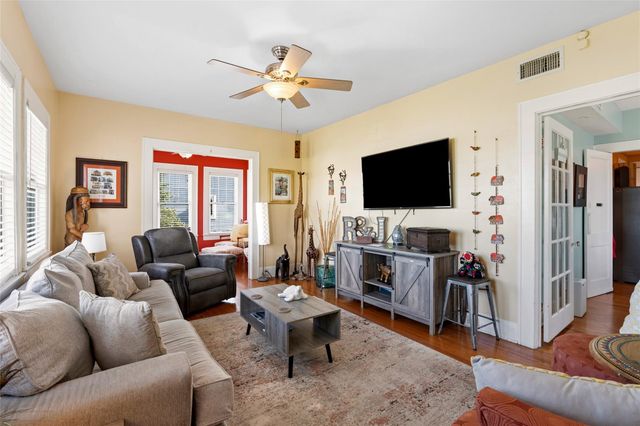 1821 25th Street, Galveston, TX 77550