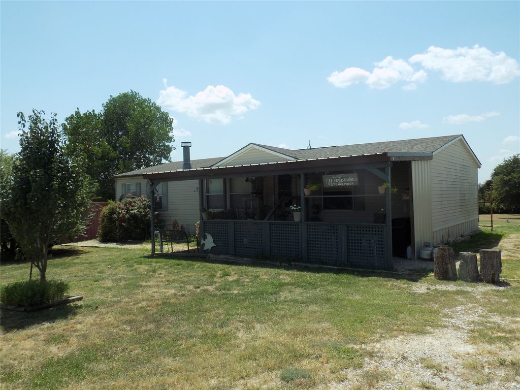 192 Salt Grass Circle, Poolville, TX 76487 — exterior