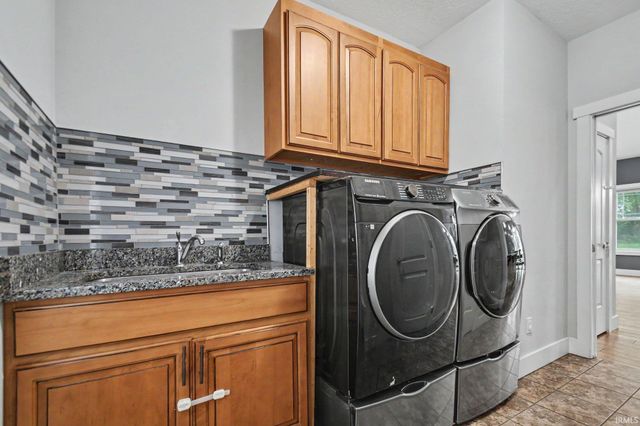 2512 Running Deer Drive, South Bend, IN 46614