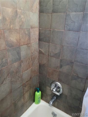 210 East Oak Orchard Street, Shelby, NY 14103