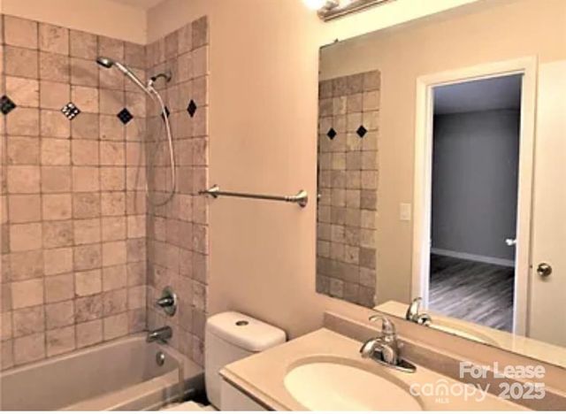 4809 Spring Lake Drive E, Charlotte, NC 28212