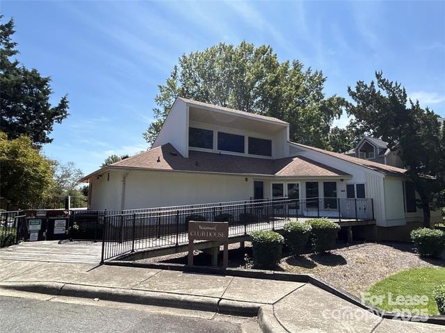 4809 Spring Lake Drive E, Charlotte, NC 28212