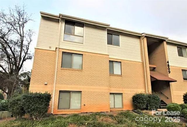 4809 Spring Lake Drive E, Charlotte, NC 28212