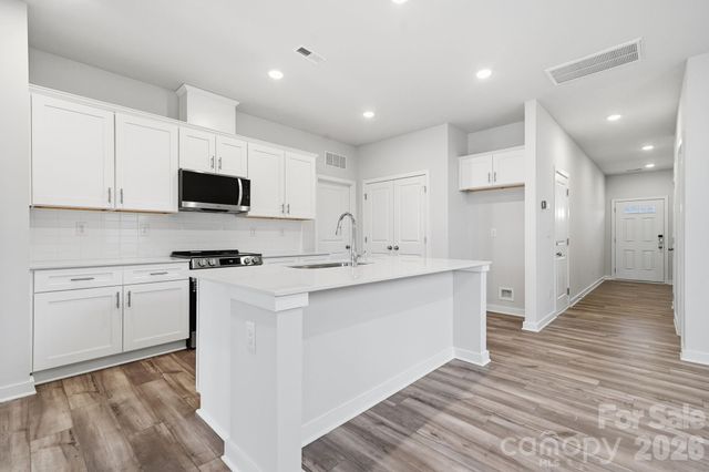 2935 31st Street NE, Hickory, NC 28601