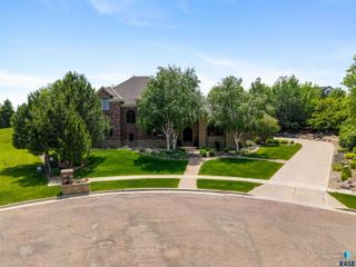 2601 W Latigo Cir Circle, Sioux Falls, SD 57108