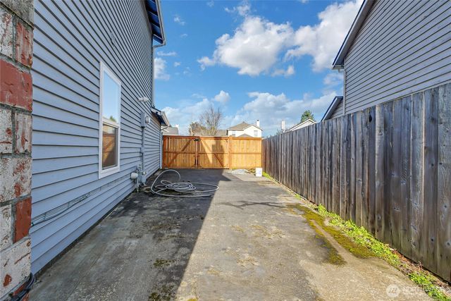 11921 SE 260th Place, Kent, WA 98030