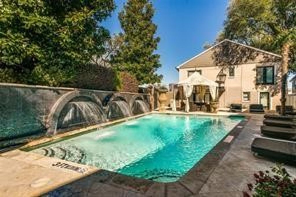 7736 Meadow Road 101, Dallas, TX 75230
