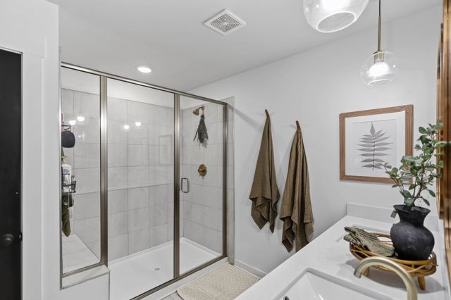 607 Ballard Dr, White House, TN 37188