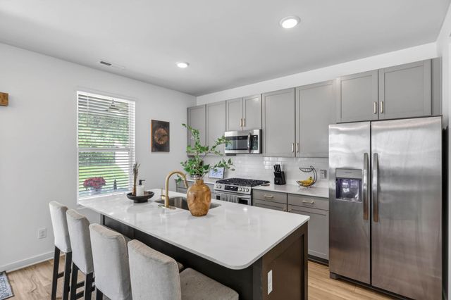 607 Ballard Dr, White House, TN 37188