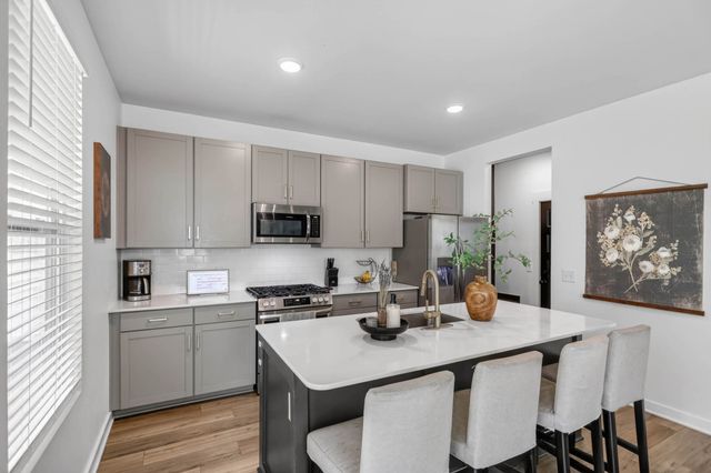 607 Ballard Dr, White House, TN 37188