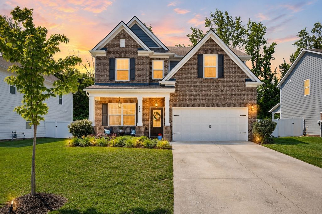 607 Ballard Dr, White House, TN 37188