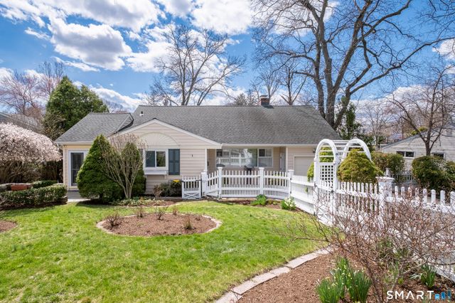 56 lakeview Drive, Stamford, CT 06905