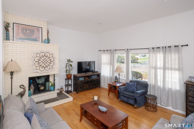 56 lakeview Drive, Stamford, CT 06905