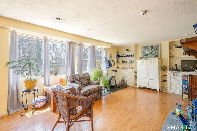 56 lakeview Drive, Stamford, CT 06905