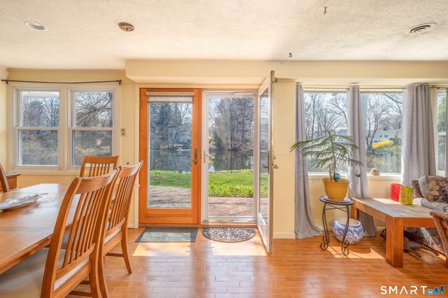56 lakeview Drive, Stamford, CT 06905