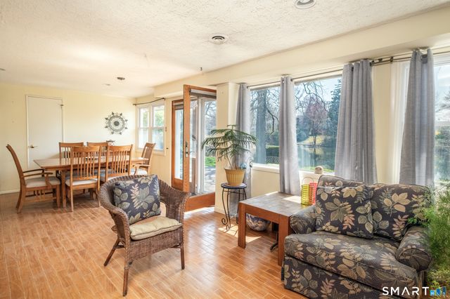 56 lakeview Drive, Stamford, CT 06905