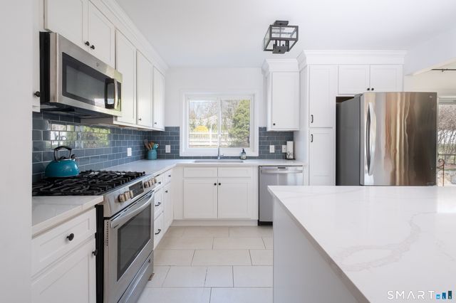 56 lakeview Drive, Stamford, CT 06905