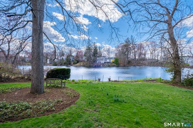 56 lakeview Drive, Stamford, CT 06905