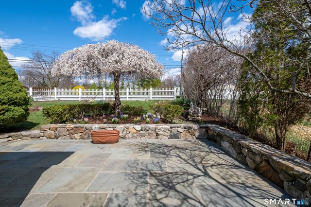 56 lakeview Drive, Stamford, CT 06905