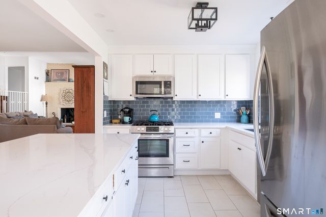 56 lakeview Drive, Stamford, CT 06905