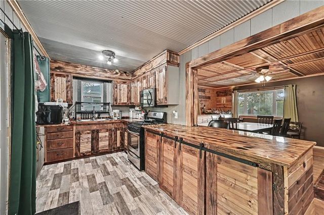 502 Dundee Road, Smithville, MO 64089