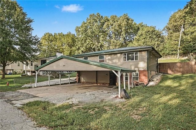 502 Dundee Road, Smithville, MO 64089