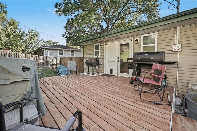 502 Dundee Road, Smithville, MO 64089