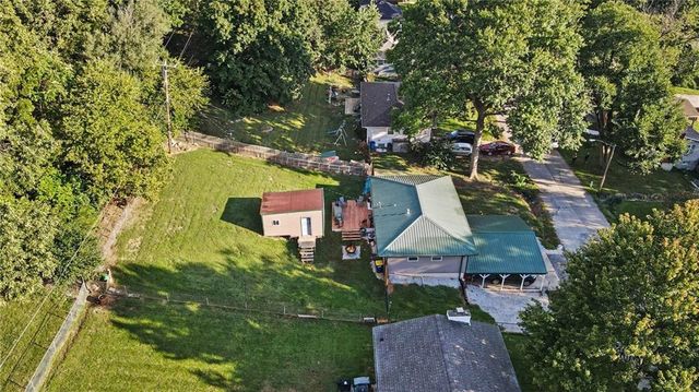 502 Dundee Road, Smithville, MO 64089