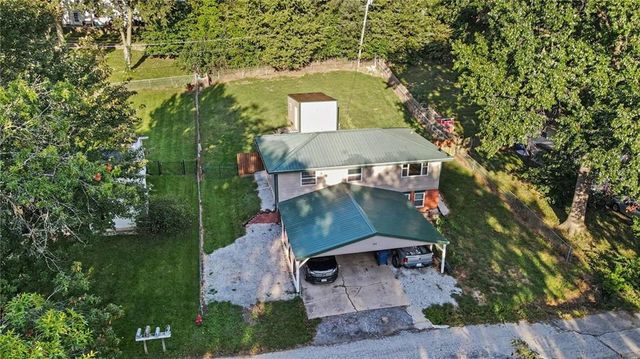 502 Dundee Road, Smithville, MO 64089