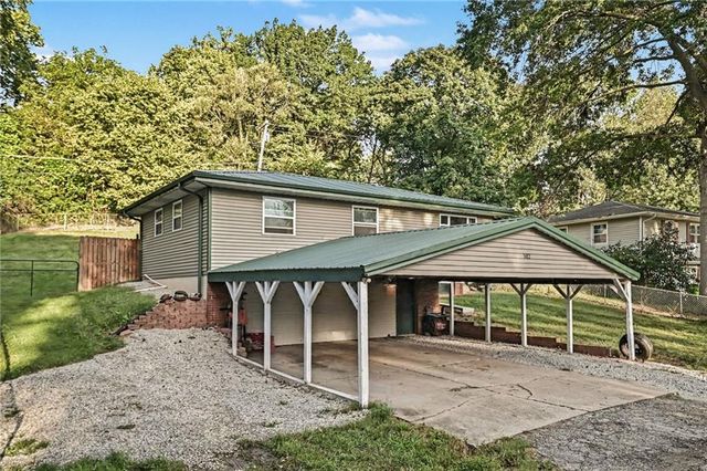 502 Dundee Road, Smithville, MO 64089