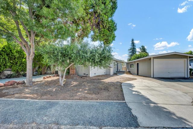 12773 Island Cir, Clearlake Oaks, CA 95423