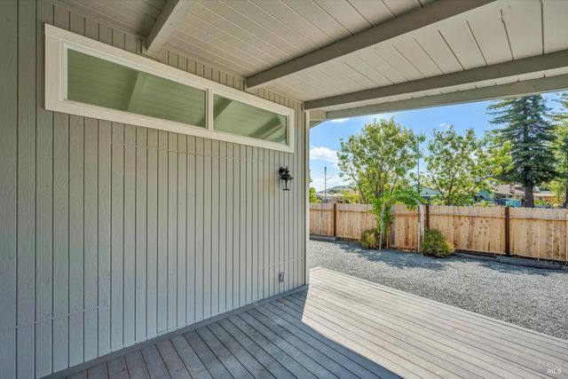 12773 Island Cir, Clearlake Oaks, CA 95423