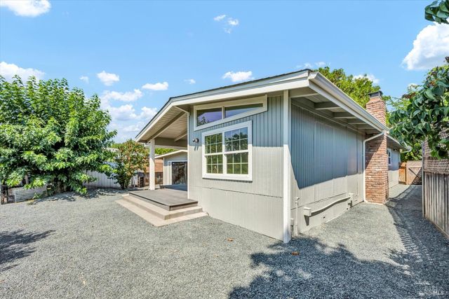 12773 Island Cir, Clearlake Oaks, CA 95423